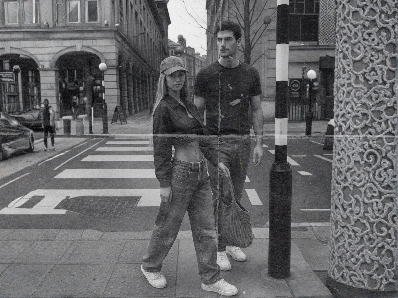 personas luciendo tiro bajo en la calle, tipo imagen de papel, mujer y varon